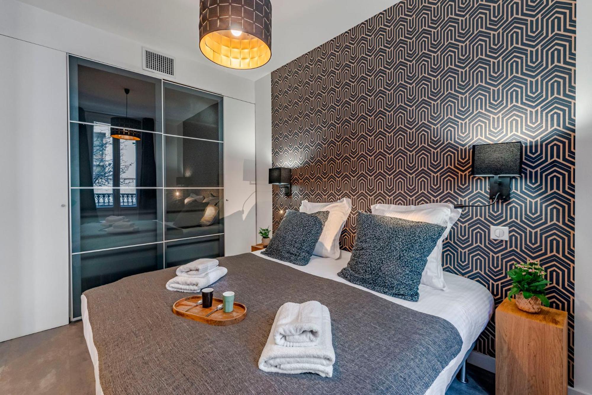 Luxury Family 2Br - Prime Location, Walk To Beach & Shopping, Sunny Balcony - Totolulu Cannes Hoche Exterior photo