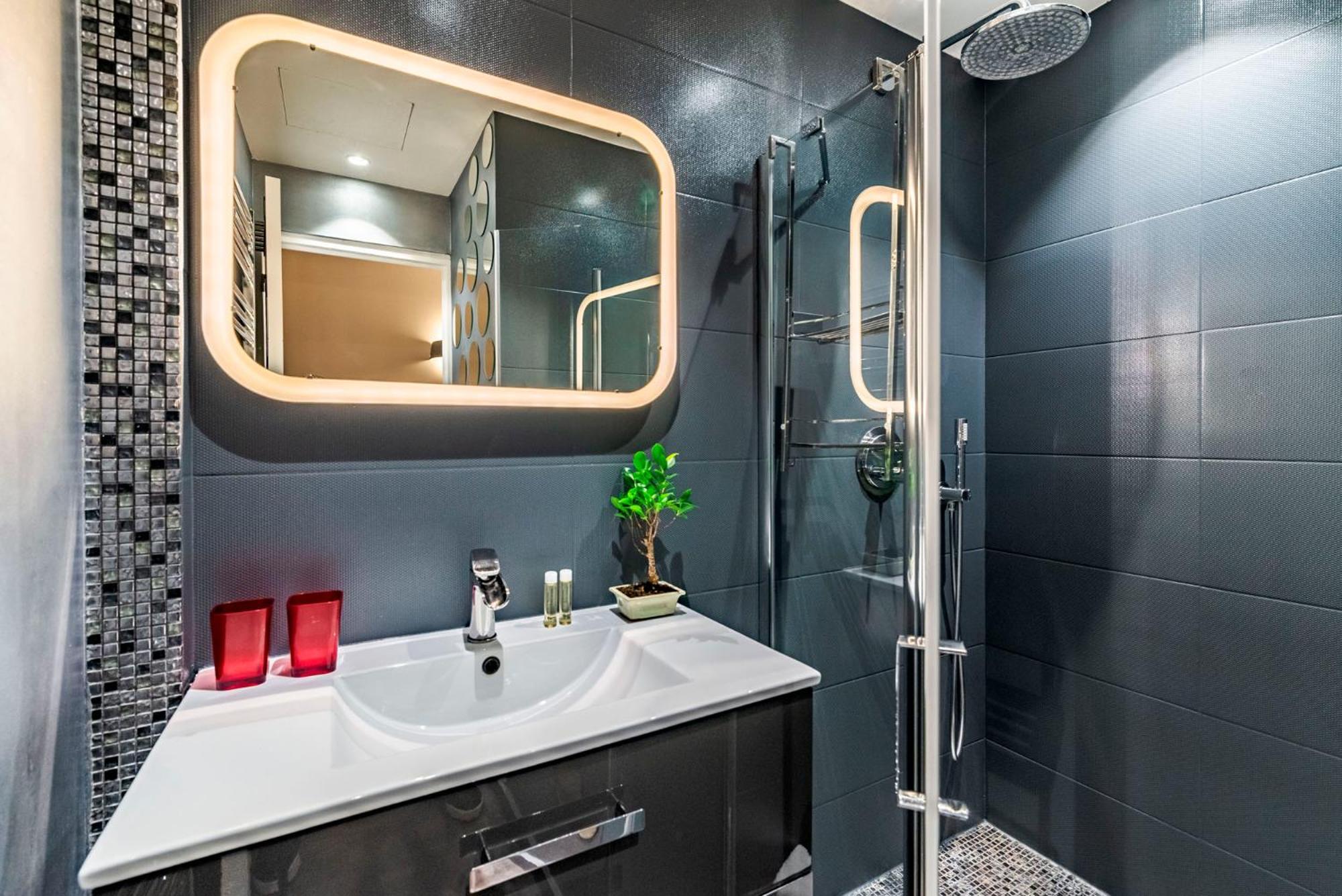 Luxury Family 2Br - Prime Location, Walk To Beach & Shopping, Sunny Balcony - Totolulu Cannes Hoche Exterior photo